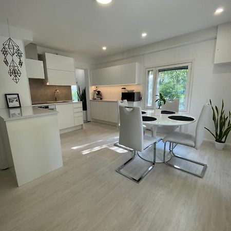 Modern Apt - King-Size Bed - Wifi -Self Check In Apartment Rovaniemi Bagian luar foto