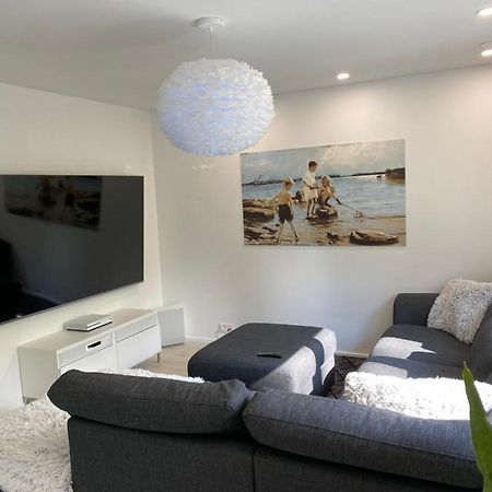 Modern Apt - King-Size Bed - Wifi -Self Check In Apartment Rovaniemi Bagian luar foto