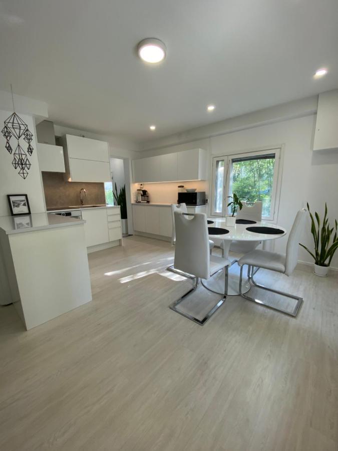 Modern Apt - King-Size Bed - Wifi -Self Check In Apartment Rovaniemi Bagian luar foto